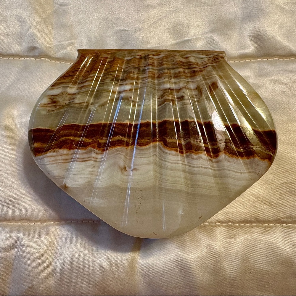 Vintage Onyx Shell Trinket Dish / Jeweler Holder / Heart Shape Natural Stone Box